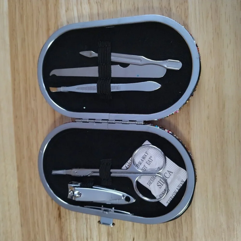 Glitter Cushioned Oval Hard Case Manicure Set Travel 5 Piece Push Clasp Closure